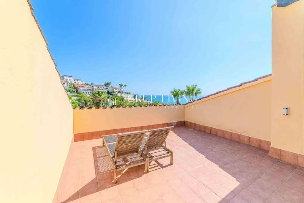 Terrace - Luxury House with Pool in Sitges