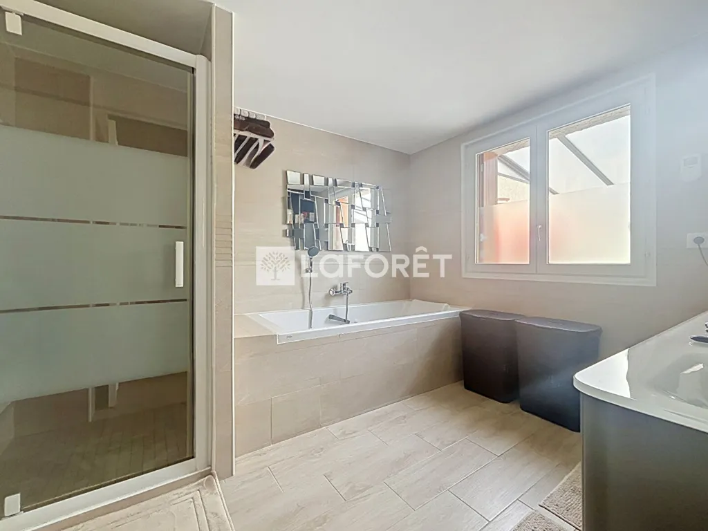 Bathrooms - Chaumière with Pool in Sucy-en-Brie