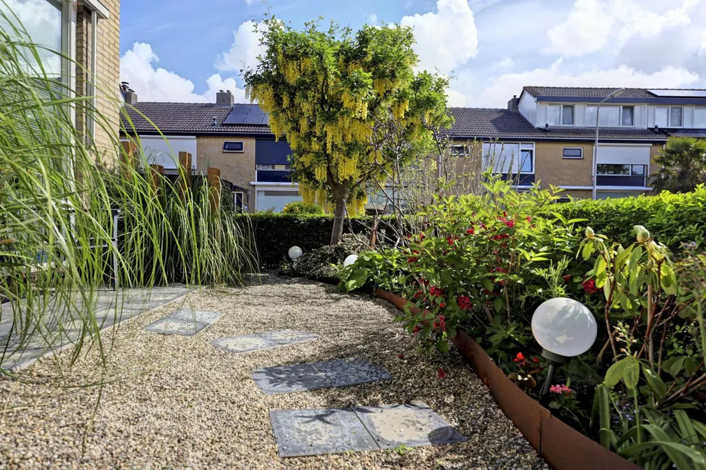 Aed - Fully Renovated Corner House with Garden in De Lier