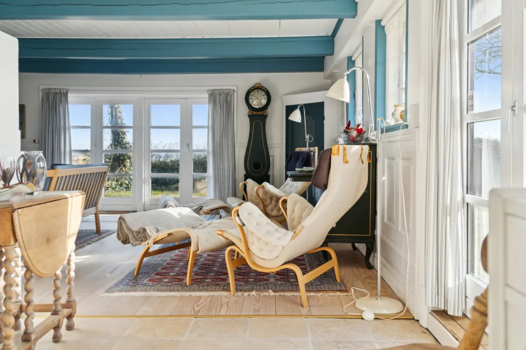 Séjour - Historic Timber-Frame House with Water View in Nyborg