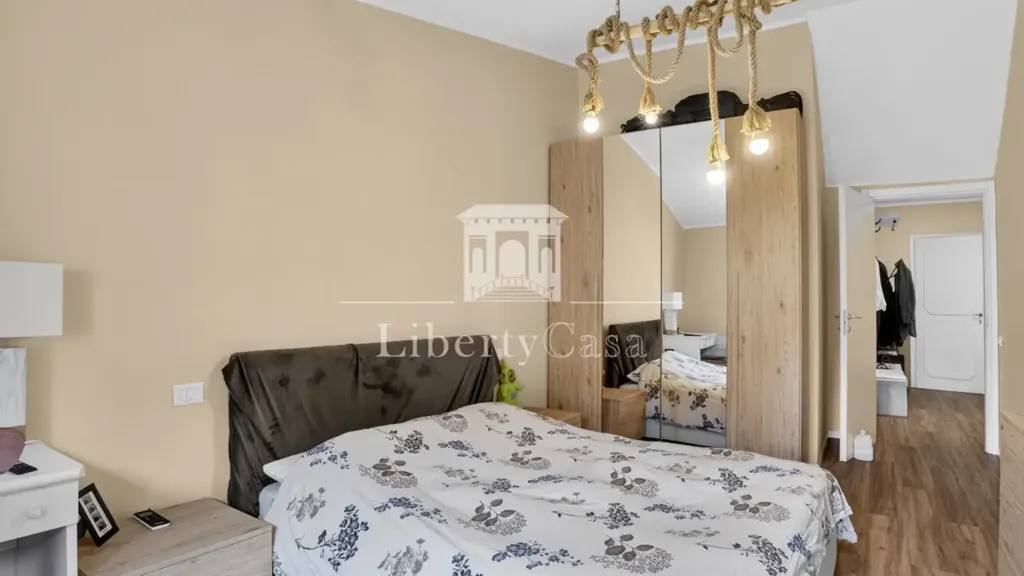 Bedrooms - Rustic Lake View Apartment in Salò