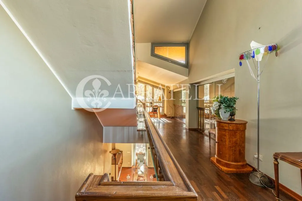 Esik - Rationalist Villa with Pool in Arezzo