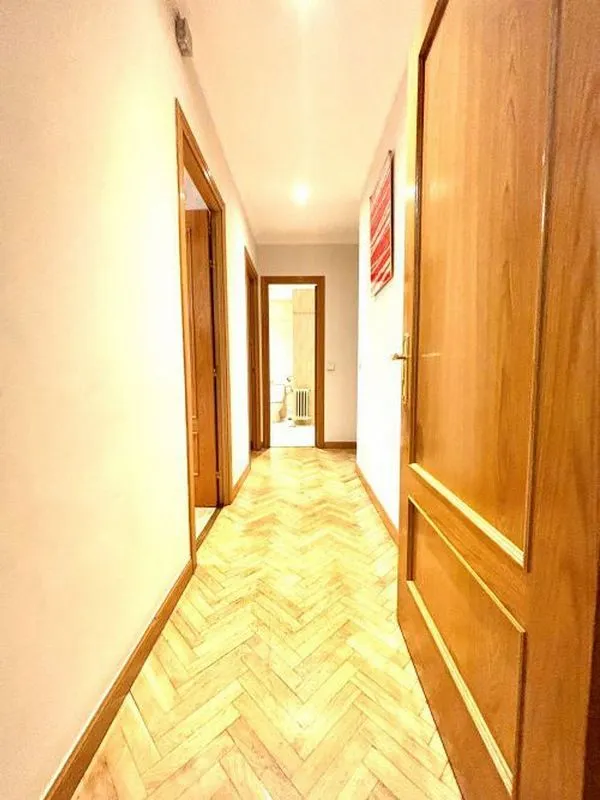 Esik - 3-Bedroom Flat with A/C in Almagro