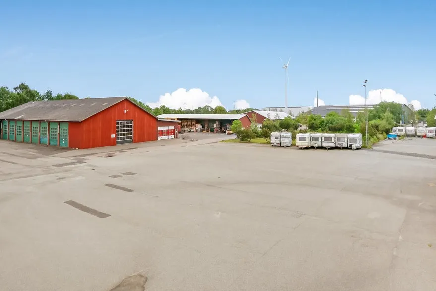 Exterior - Industrial Space with Asfalted Ground in Rudkøbing