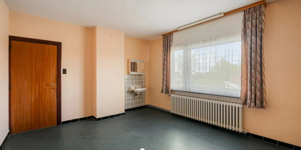 Pièces - Gesloten Bebouwing avec Garage à Tielt