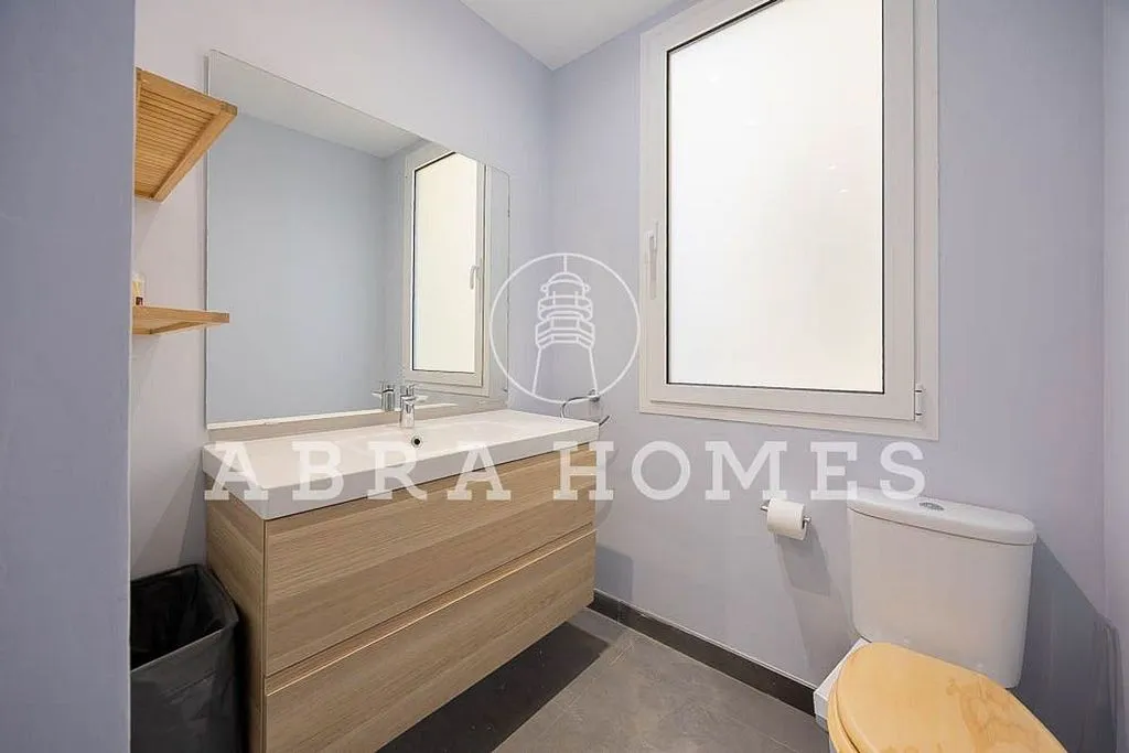 Vannitoad - Ample Light Flat with Balcony in Recoletos