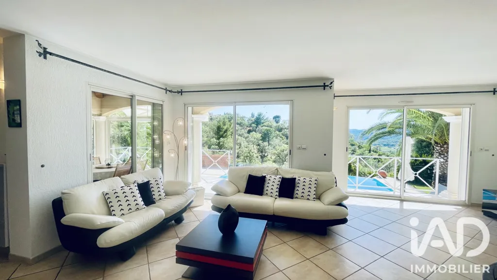 Soggiorno - House with Pool in Valcros, La Londe
