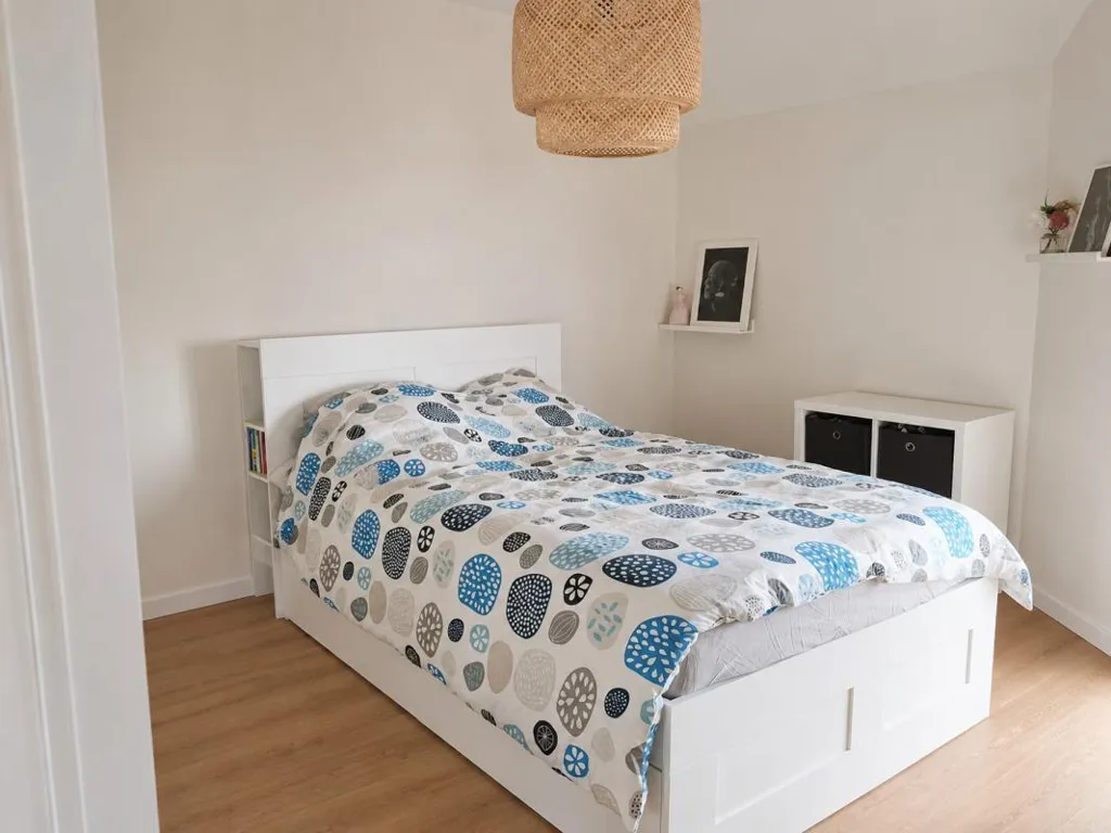 Magamistoad - Well-Maintained 3-Bed Flat with Balconies in Central Location