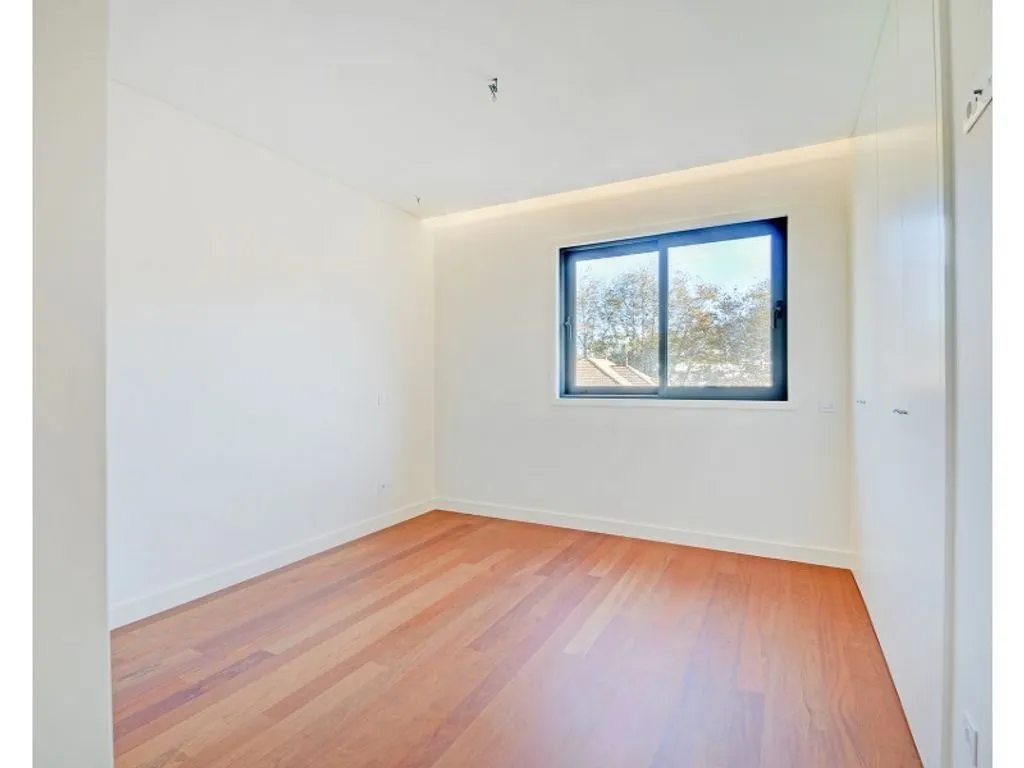 Pièces - Luxury 4-Bed Apartment with Terrace in Matosinhos