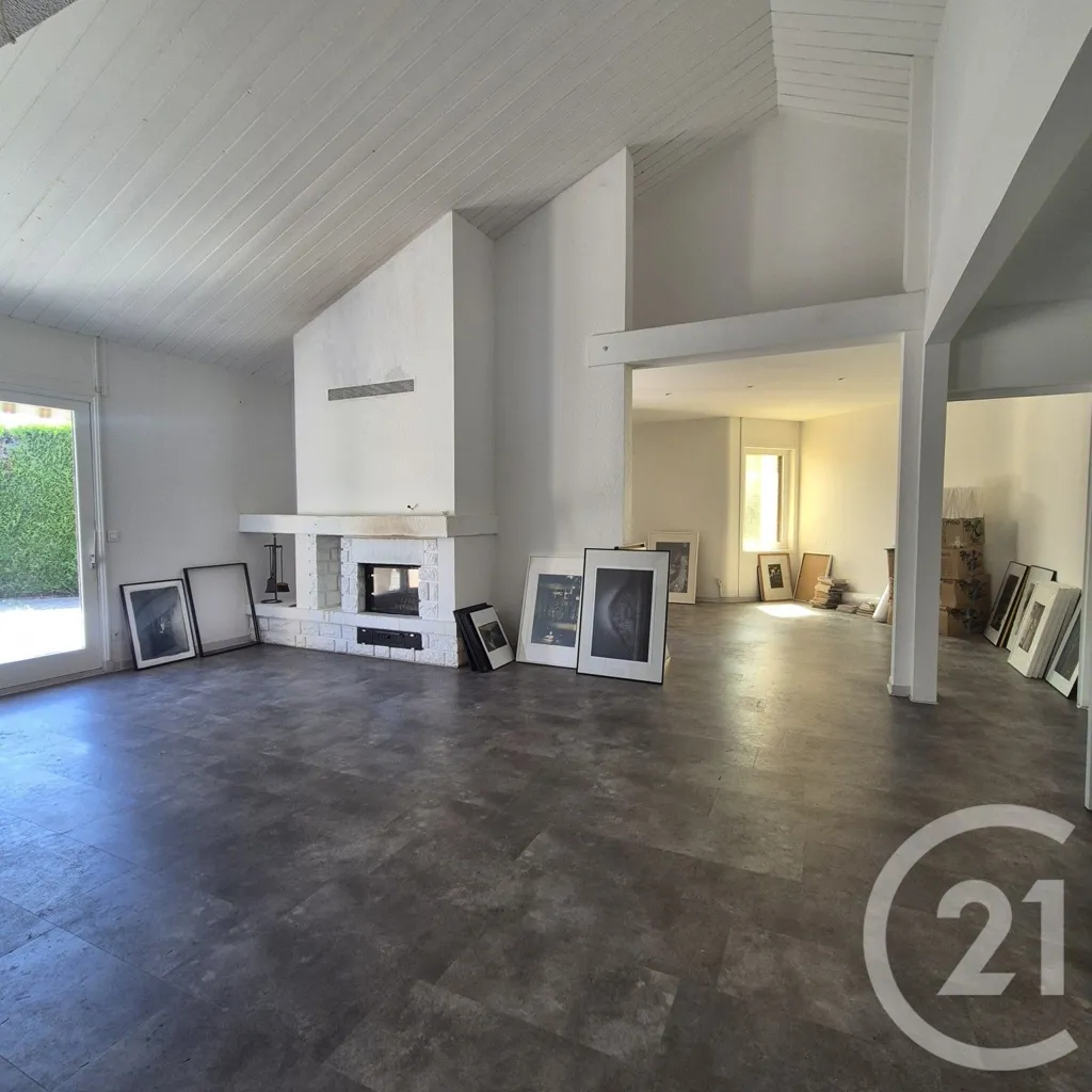 Elutuba - Architectural House with Garden in Roanne