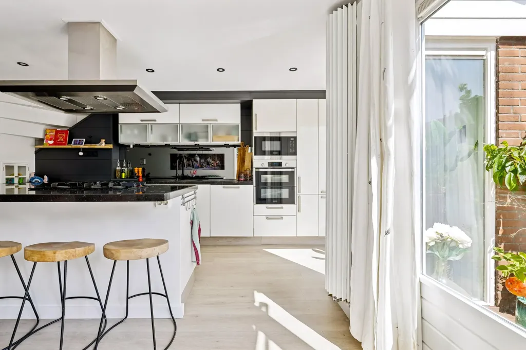 Cuisine - Corner House with Garden at Forest Edge in Lelystad