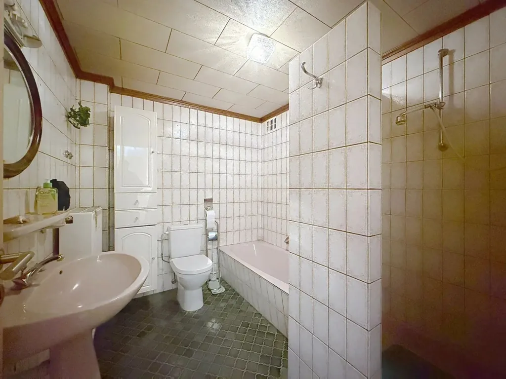 Salles de bain - Maison de Ville à Rénover au Centre de Diekirch