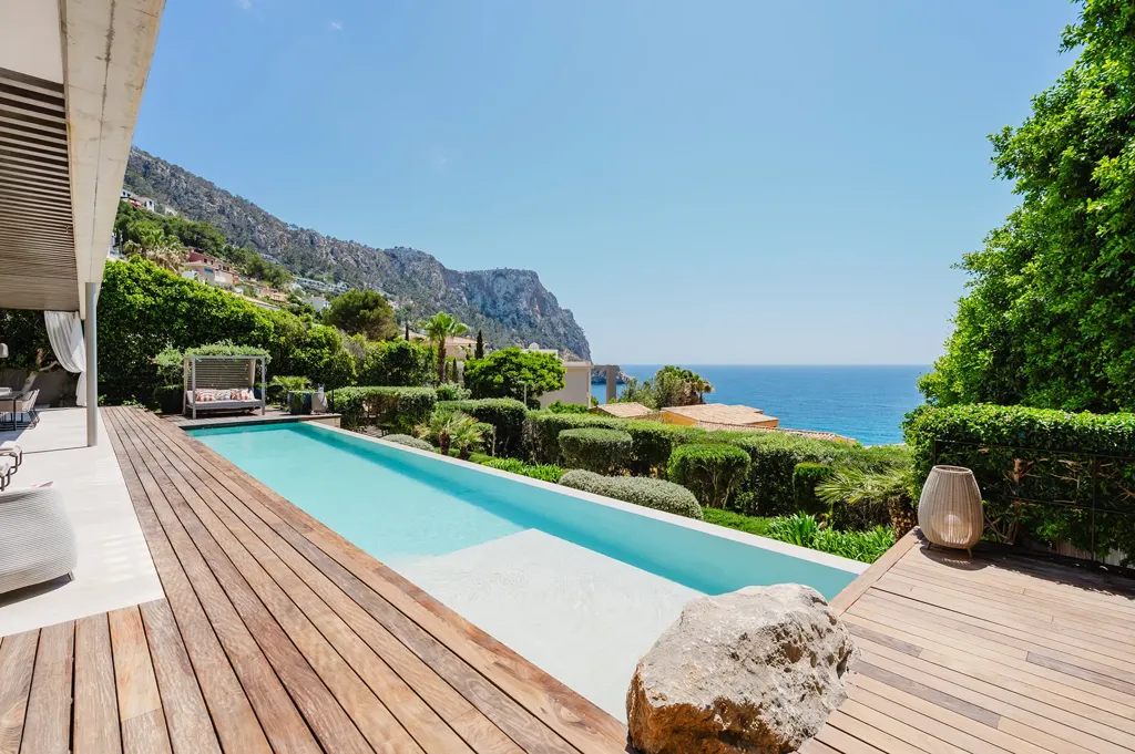 Bassein - Villa with Sea View and Infinity Pool in Cala Llamp