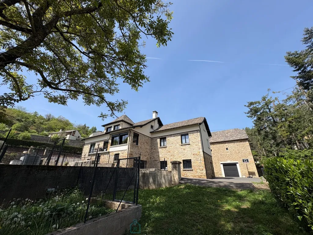 Extérieur - Propriété avec Piscine et Jardin au Cœur de la Lozère