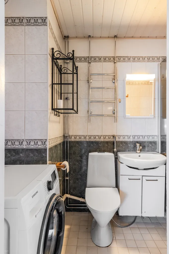 Bagni - Apartment with Linjasaneerattu Balcony in Lapila