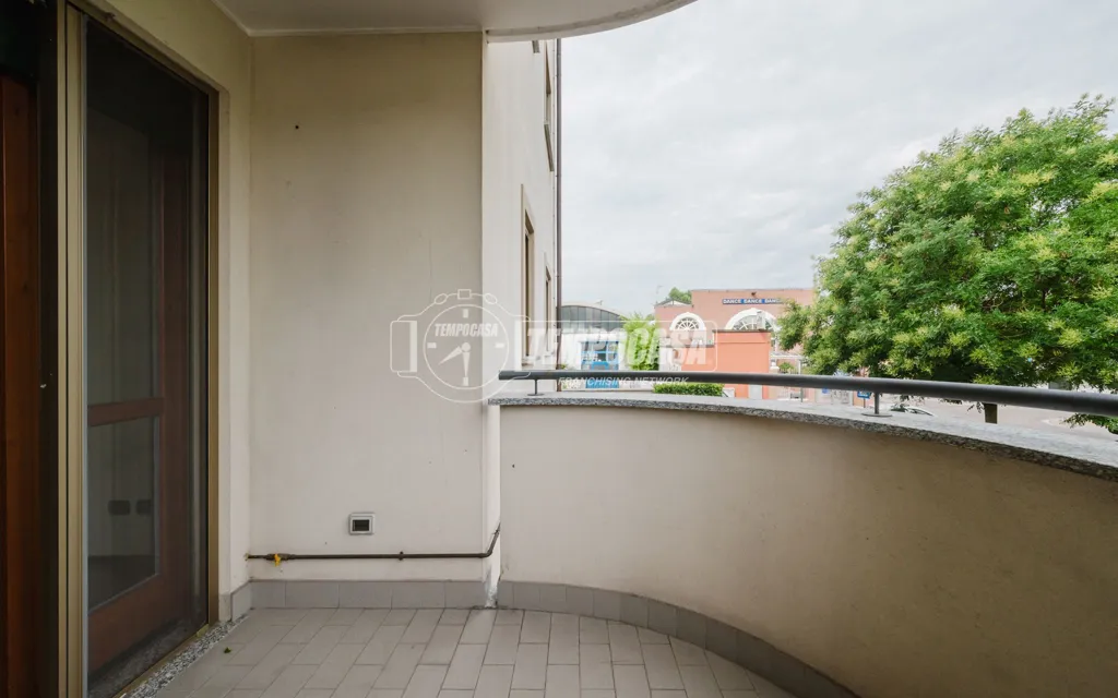 Balcon - Two-Bedroom Apartment with Balcony in Trezzano Sul Naviglio