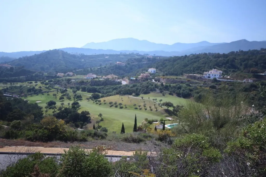 Giardino - Development Plot with Sea Views in Benahavís