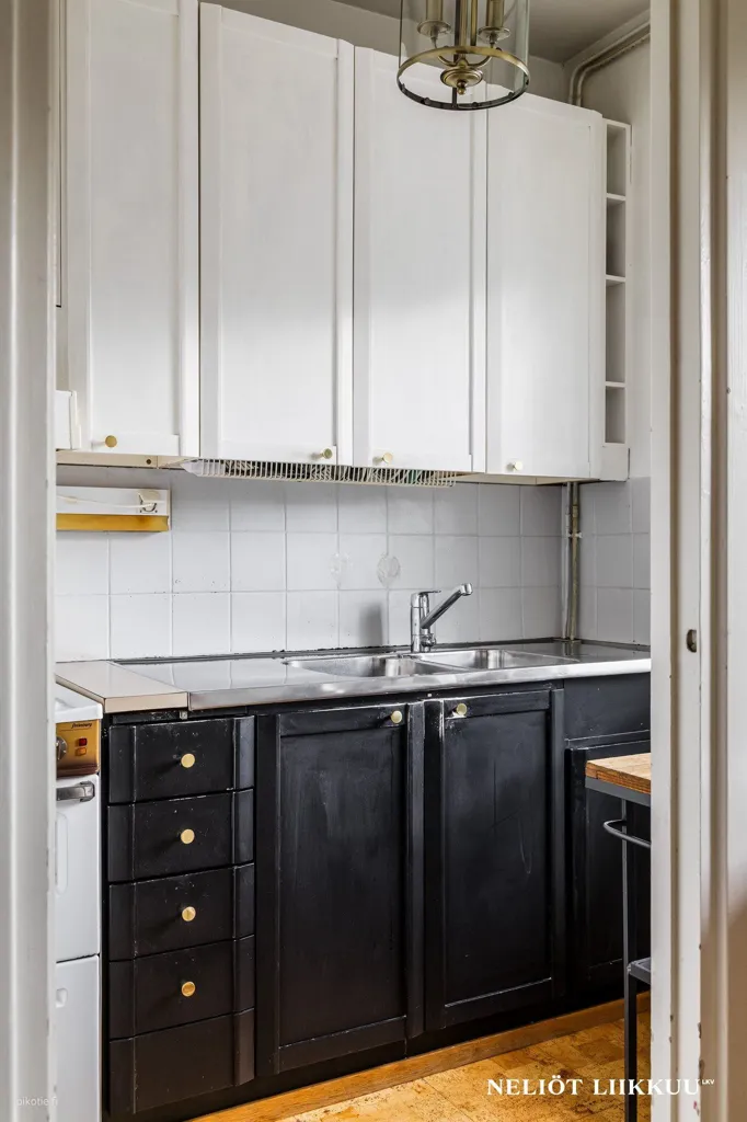 Köök - 1950s Charm Flat with Balcony in Central Helsinki