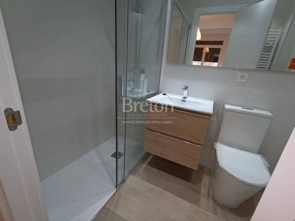Bathrooms - Modernised Flat with Balcony near University