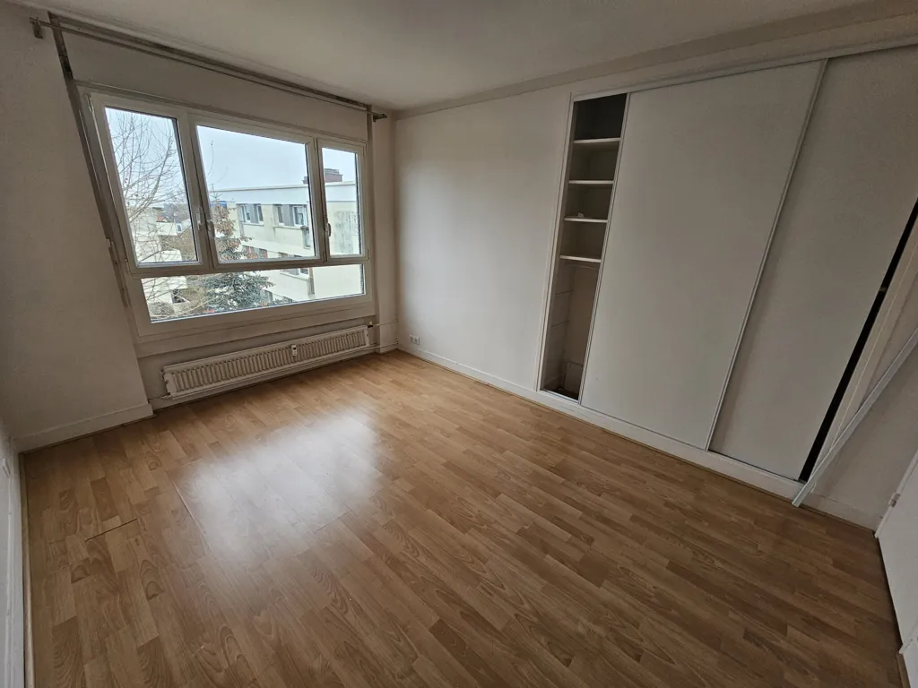 Toad - Flat with Balcony in Montesson