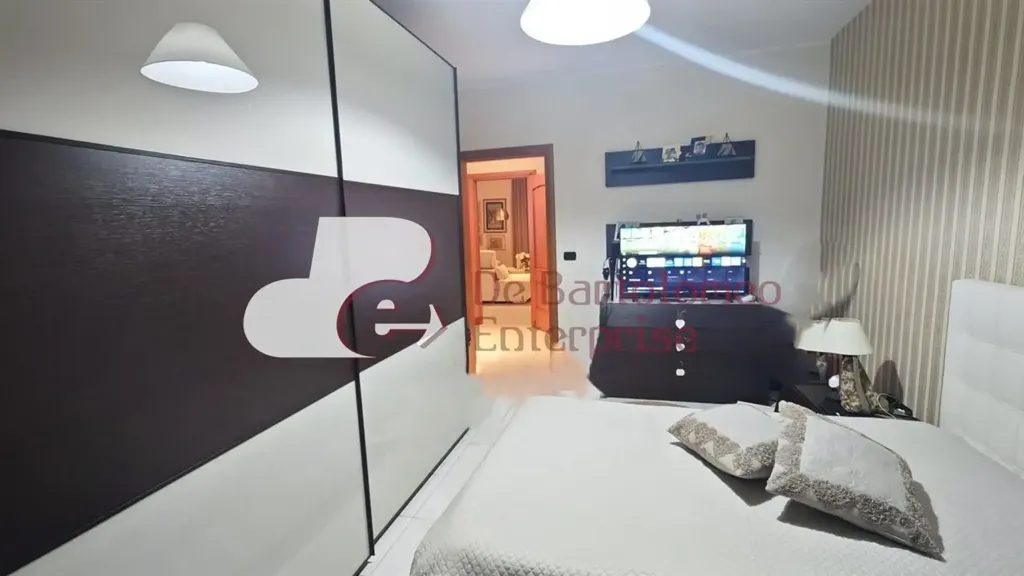 Chambres - Spacious 3-Room Apartment with Balcony in Bari