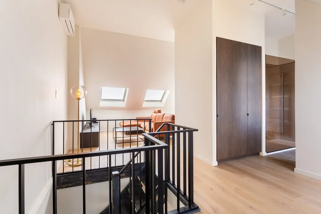 Entrée - Penthouse Rénové avec Terrasse dans le Zuid d'Anvers