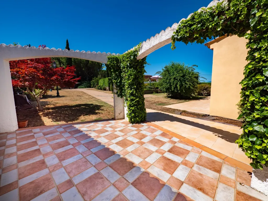 Terrasse - Maison avec Vue Montagnes et Piscine à Bédarieux