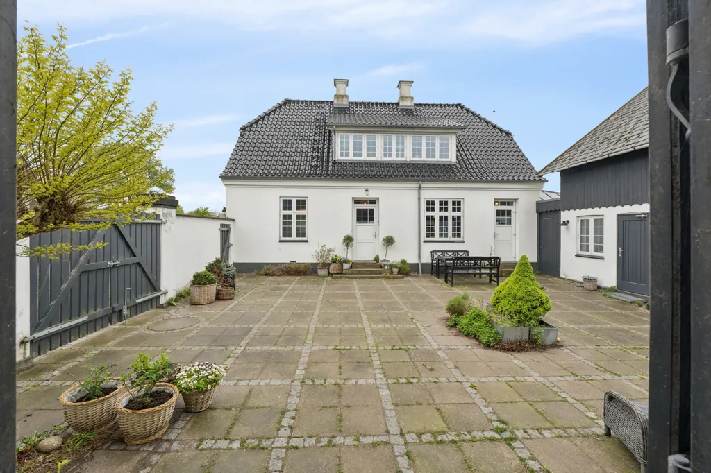 Jardin - Patrician Villa with Equestrian Facilities in Strøby
