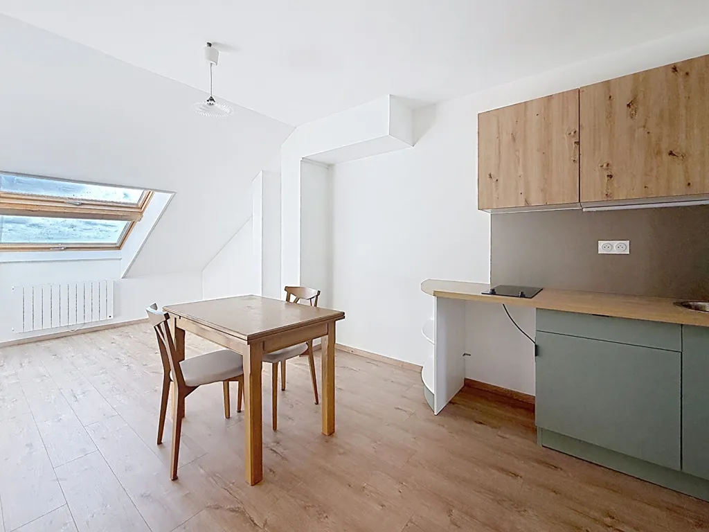 Söögituba - Studio with Proximity to Amenities in La Côte-Saint-André