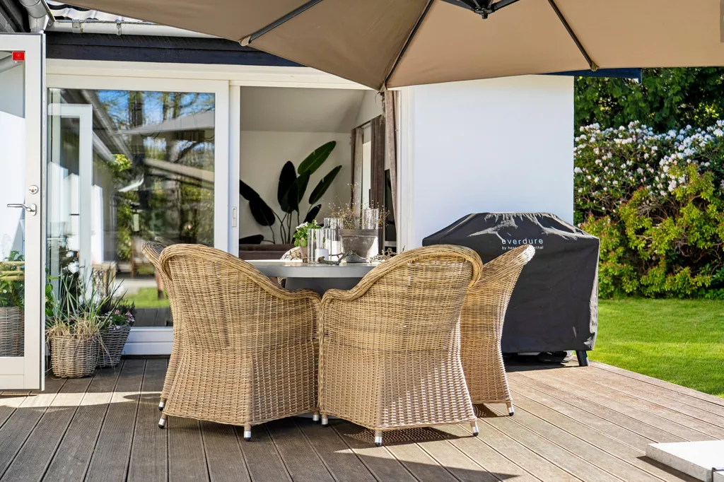 Terrasse - Renovated Villa with Carport in Vedbæk
