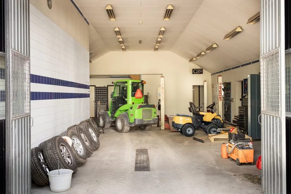 Garage - Equestrian Facility with Pool in Helsingborg