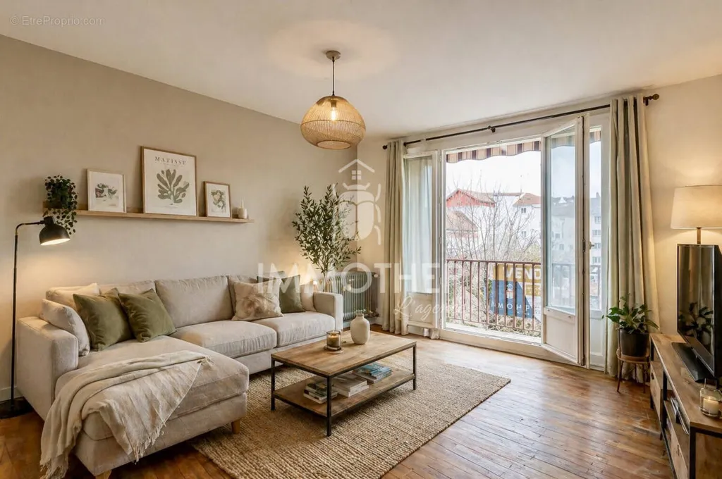 Soggiorno - Apartment with Balcony in Grenoble