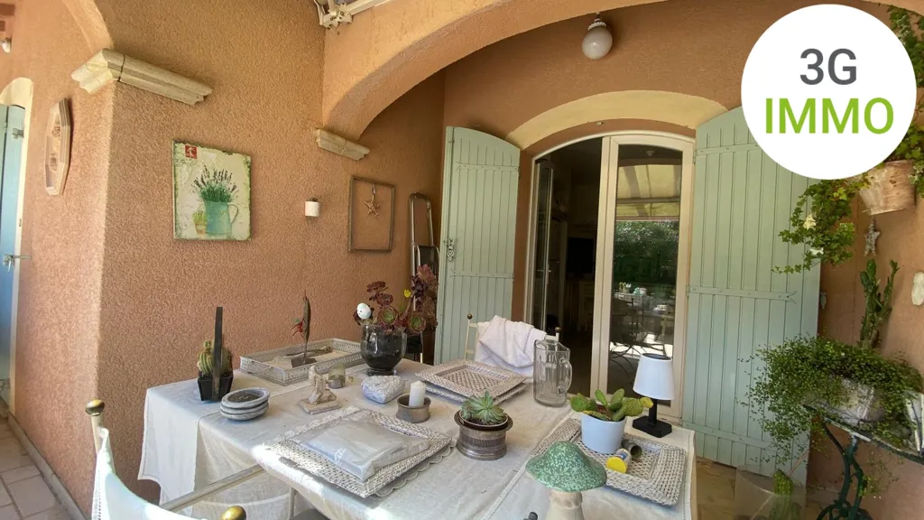 Terrasse - Villa avec Piscine et Jardin Arboré à Védène