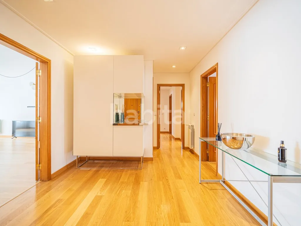 Esik - 4-Bed Flat with River View in Restelo, Lisbon