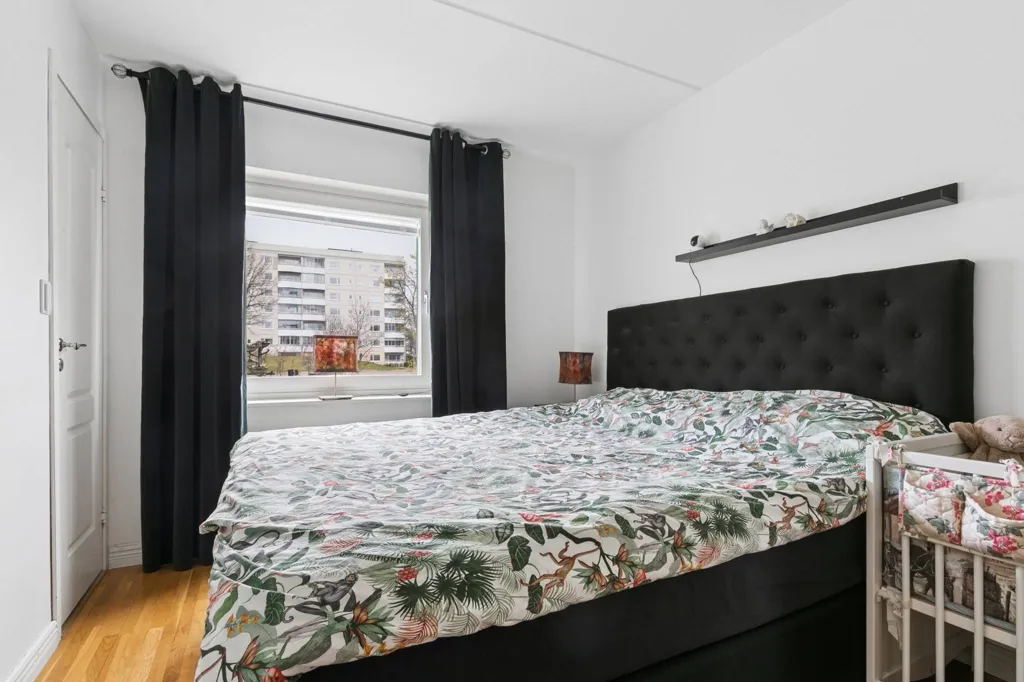 Dormitorios - Bright Apartment with Balcony in Brandbergen
