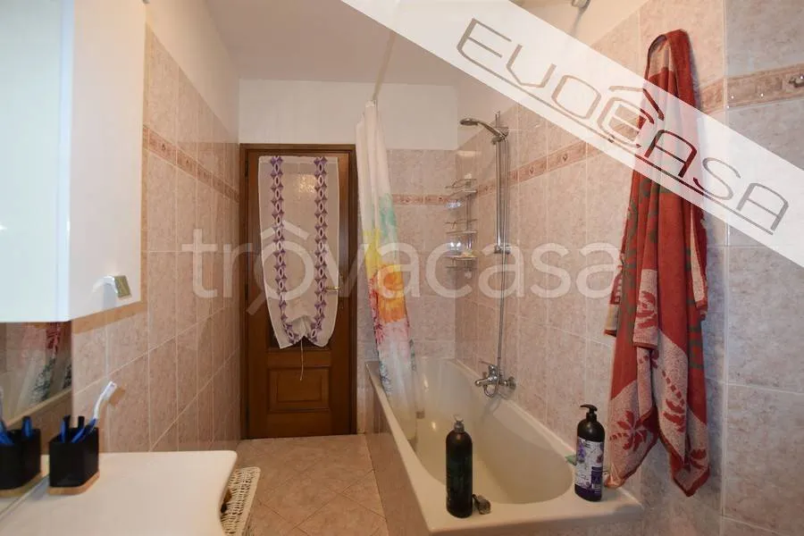 Vannitoad - Rustic Apartment with Balcony in Bricherasio
