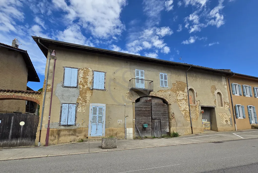 Extérieur - Maison de 9 Pièces avec Jardin au Centre de Viriville