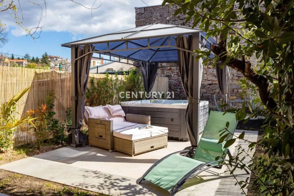 Terrasse - Three-Bedroom House with Garden in Pazin Centre