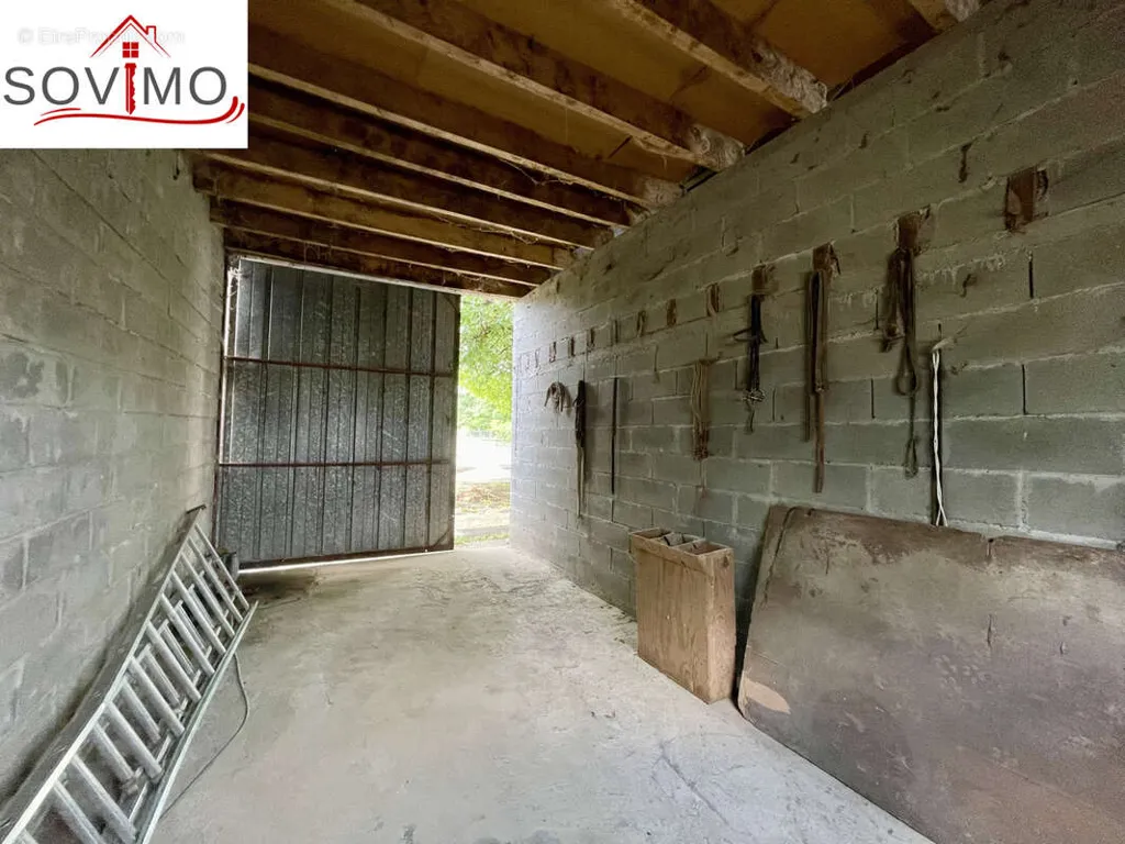 Garage - Fermette avec Dépendances et Vue sur la Vallée à Suris