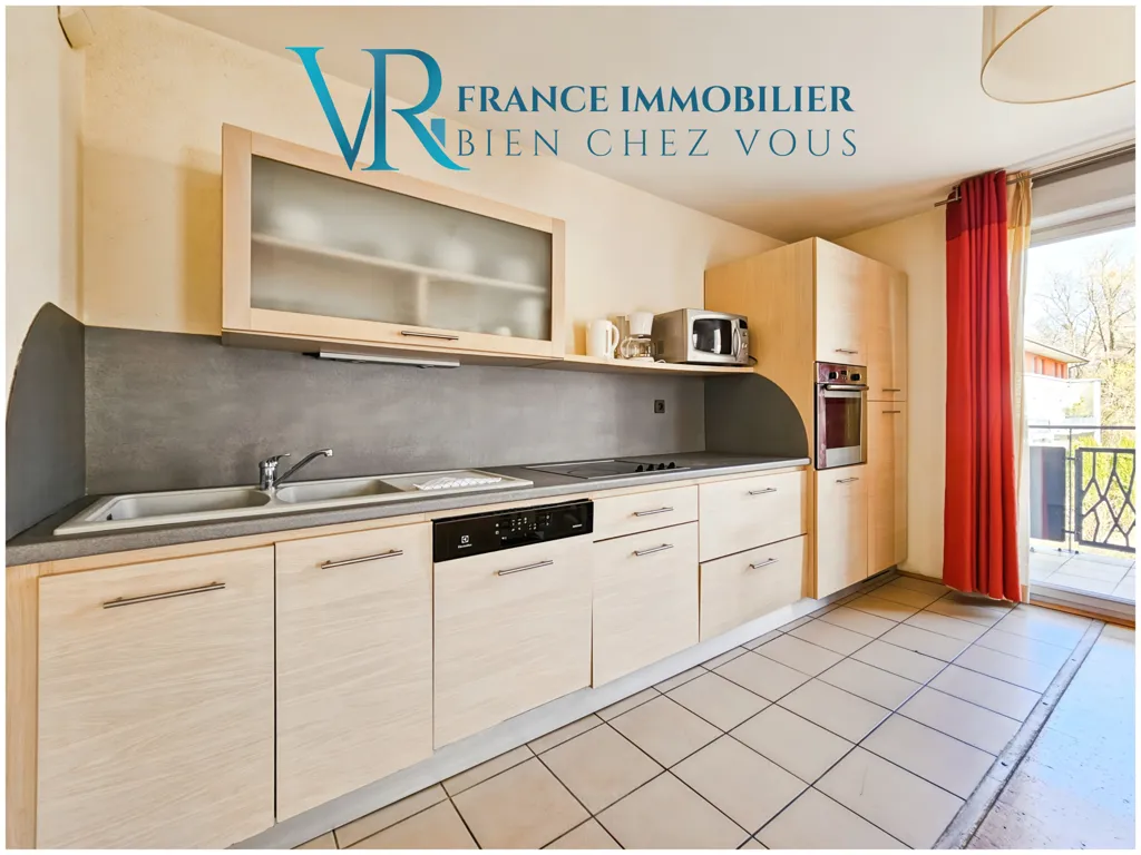 Cuisine - Duplex Meublé avec Terrasse et Parking à Proximité du Lac