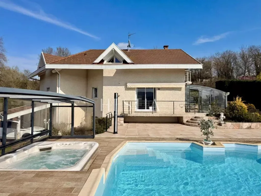 Bassein - House with Pool on Annecy-Genève Axis