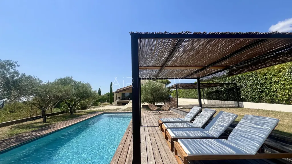 Piscine - Villa Rénovée avec Piscine à Cadenet