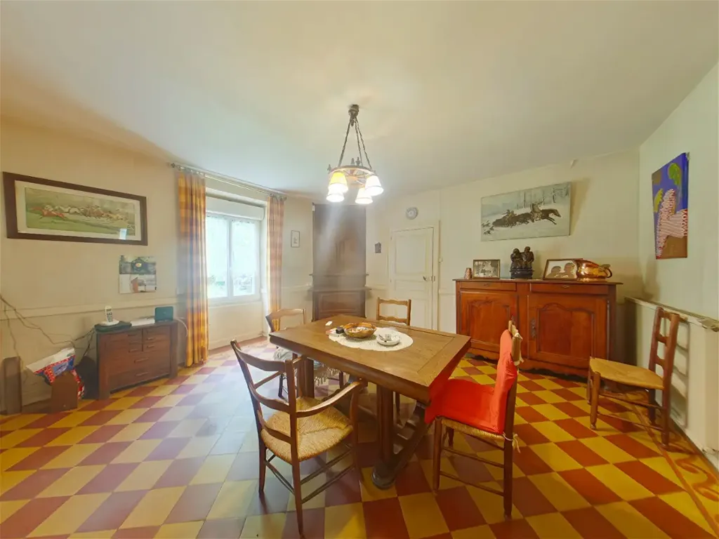 Salle à manger - Maison de Campagne à Rénover avec Dépendances à Lignac