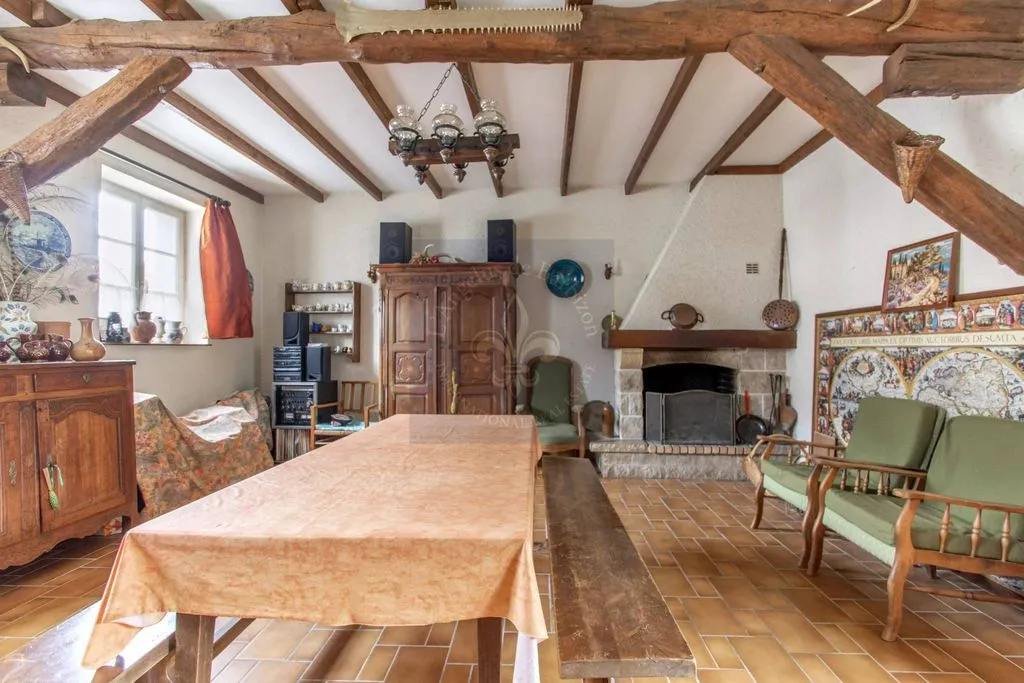 Söögituba - Farmhouse to Restore with Barns in Fontainebleau