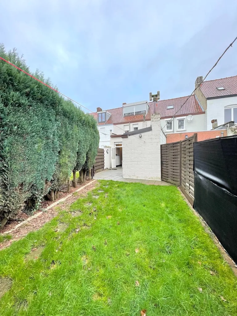 Aed - House with Garden and Terrace in Central Location