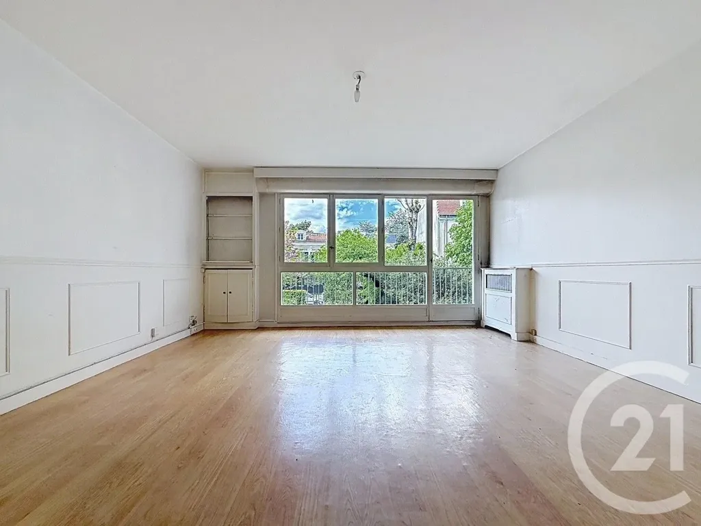 Séjour - Appartement Traversant avec Balcon à Nanterre