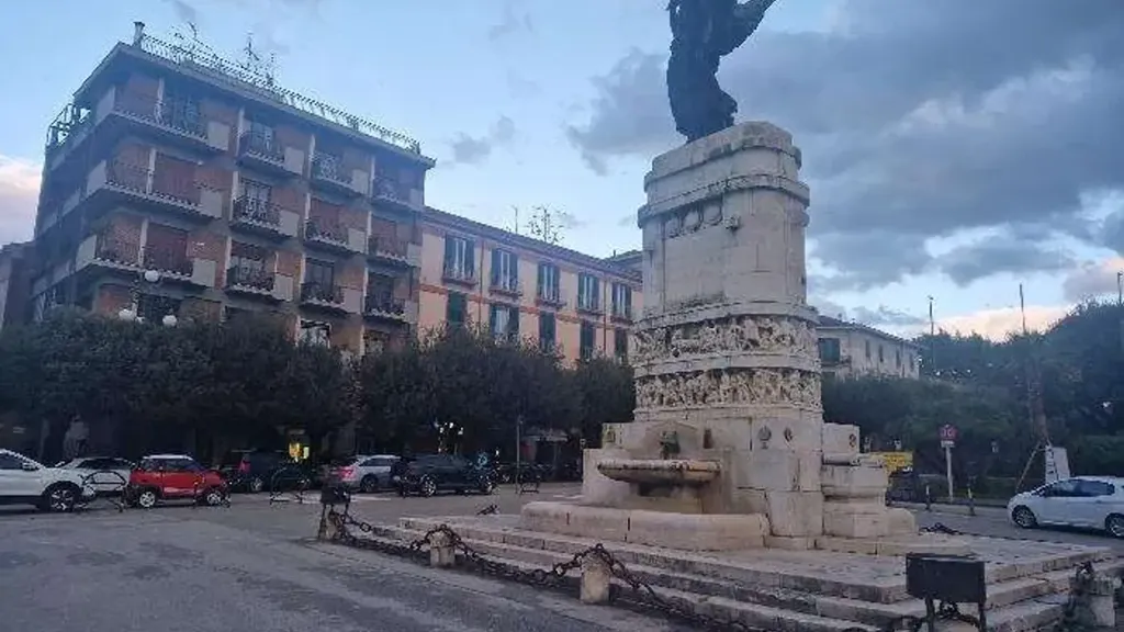 Two-Bedroom Apartment with Central Location in Benevento