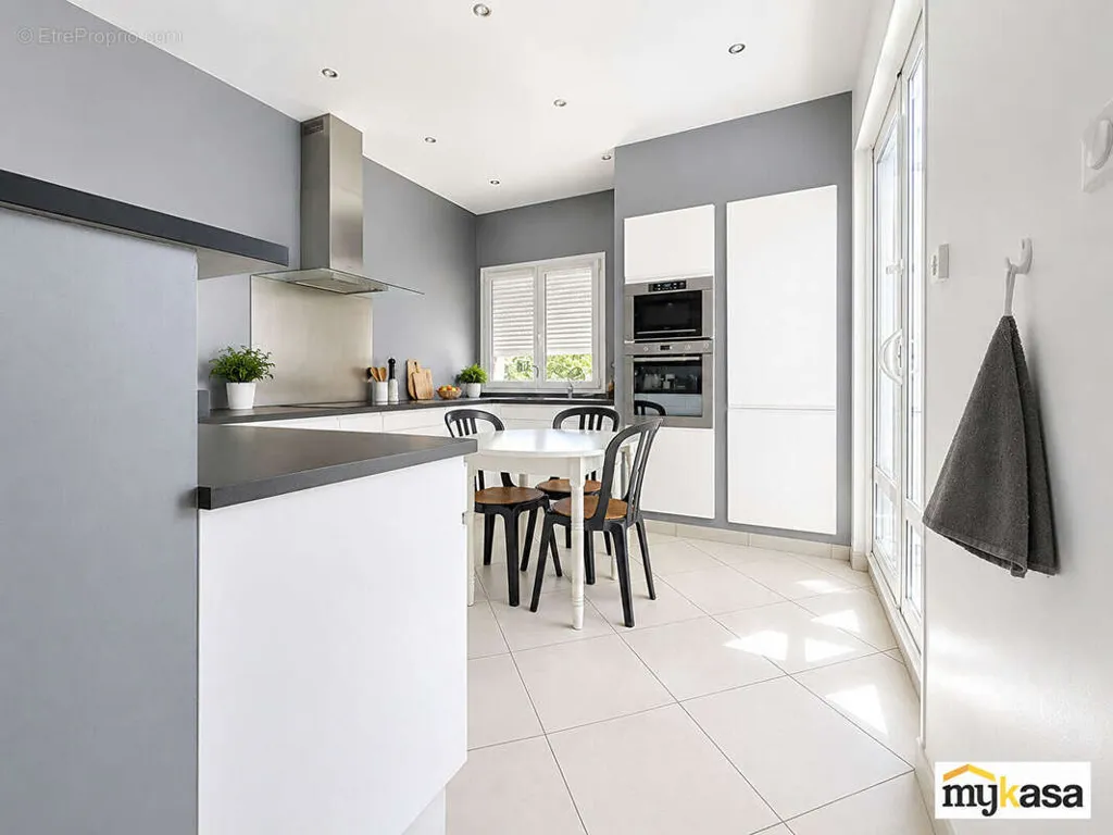 Köök - Mixed-Use Property with Garden in Istres