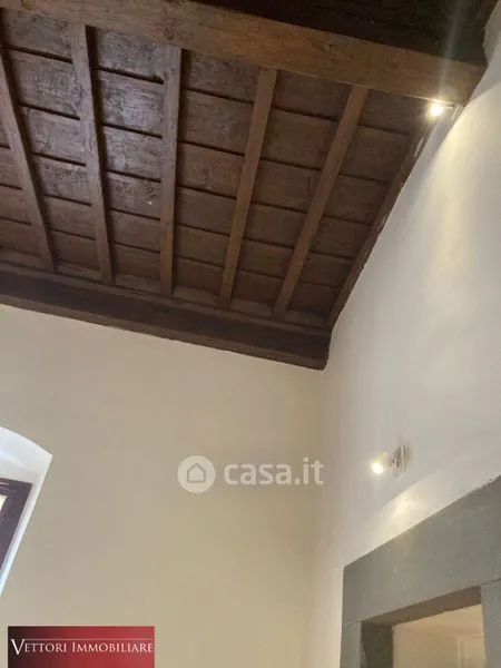 Toad - Rustic-Style Apartment with Private Courtyard in Prato