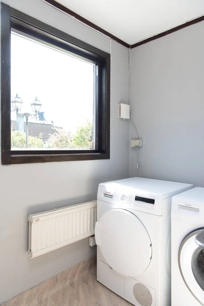 Buanderie - Villa with Solarium in Family-Friendly Area